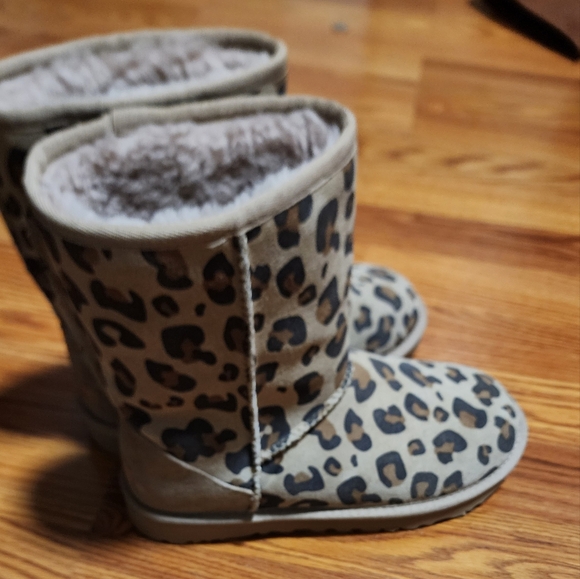 UGG Classic Short II Bootie size 7 - Picture 8 of 9